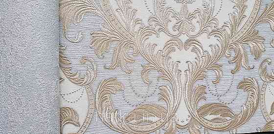 Шпалери вінілові на флізеліні AdaWall Signature1.06х10 вензелю завитки структурні золотисті на сірому Київ
