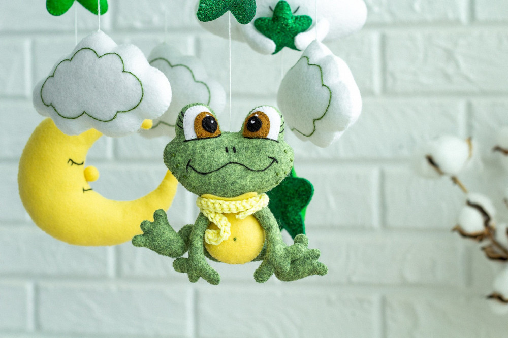 Дитячий мобіль на ліжечко для немовлят ручної роботи WooolyWool «Жабеня» Київ - фото 4