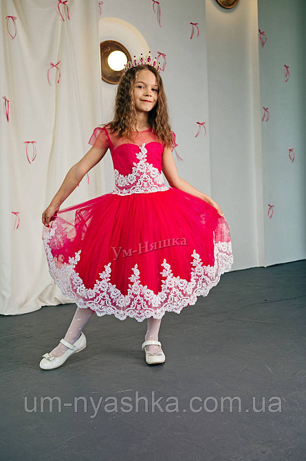 Длинное нарядное платье 3Д-кружево на 6-8 лет Кривой Рог - изображение 2