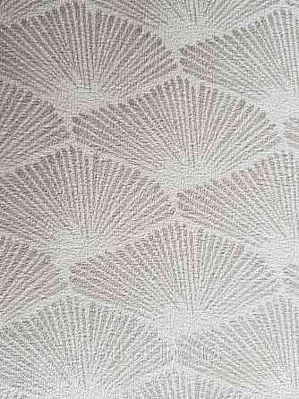 Шпалери вінілові Decoprint Breeze 0.53х10 м геометрія смужки віяло сірі сріблясті на білому Київ