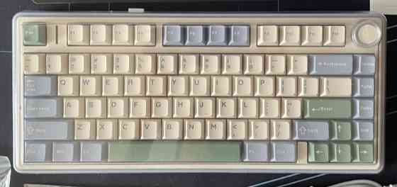 Бездротова Клавіатура: Aula F75. Харків