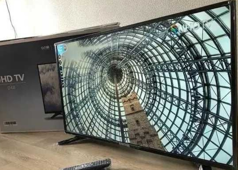 Телевизор: Samsung 42