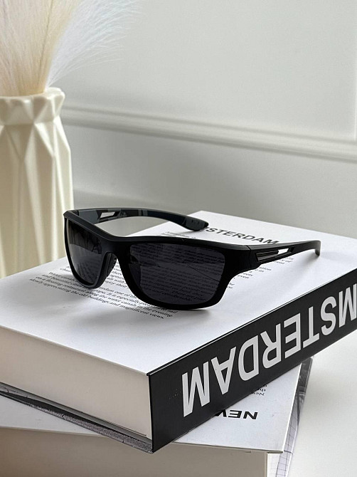 Стильні Чоловічі спортивні окуляри POLARIZED з пластиковою оправою на середнє обличчя Київ - фото 4