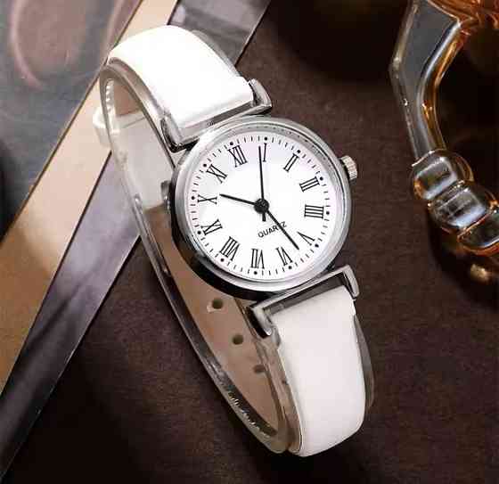 Подарочный набор для женщин Сердце наручные часы браслет ожерелье серьги без подарочной коробки белый Киев