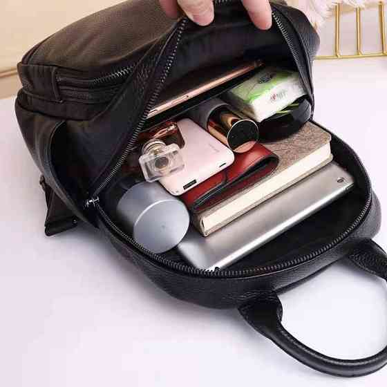 Кожаный женский городской рюкзак на молнии 23х29х13, сумка наплечная для прогулок, черная Киев