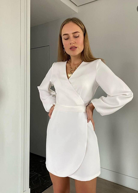 Женское романтичное мини платье на запах костюмка Молочный Одесса - изображение 3
