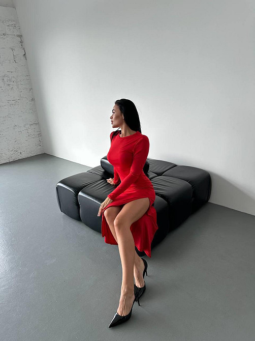 Женское изящное платье миди с разрезом плотный микродайвинг Одесса - изображение 5