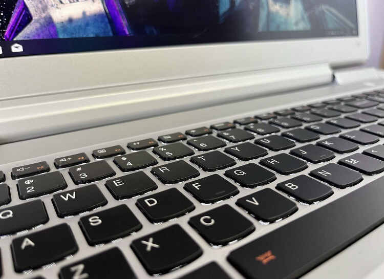 Ноутбук Lenovo 700-17 17.3” Full HD IPS  i7-6700HQ / GTX 950M 4 Gb / 16 gb / SSD 1 Tb Харків - фото 2