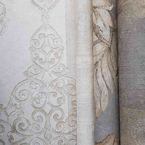 Шпалери метрові вінілові на флізелін 24 Carati Cristiana Masi вензель великий золотом на сіро бежевому Київ