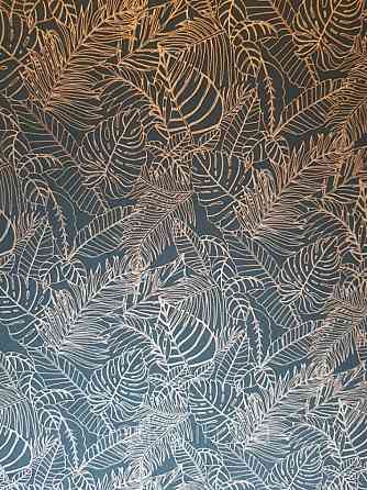 Шпалери флізелінові Khroma LAV303 LA VIE EN ROSE чорні гілки листя золотисті Київ