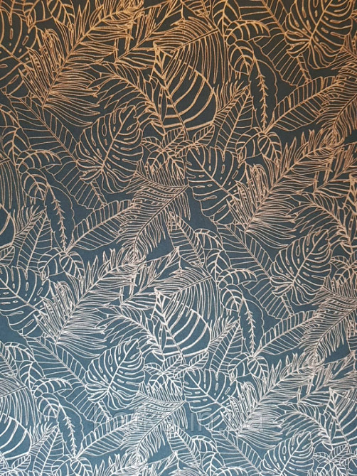 Шпалери флізелінові Khroma LAV303 LA VIE EN ROSE чорні гілки листя золотисті Київ - фото 2