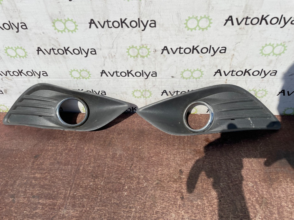 Рамка протитуманної фари ліва Ford Focus 2008-2010 (8M51R-19953-AEW) Ковель - фото 1