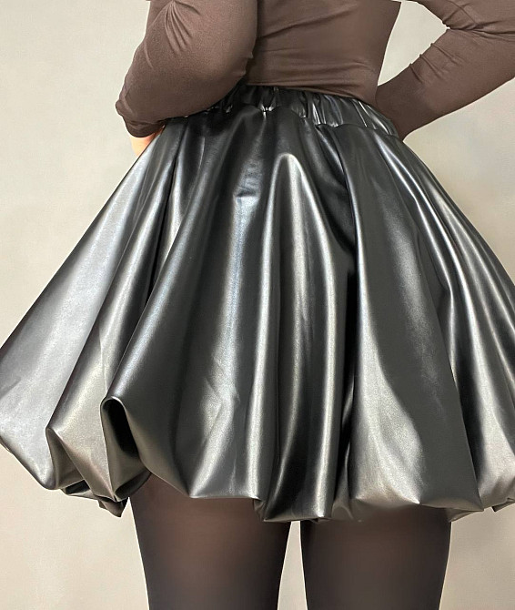 Юбка женская Ariadna 2418 короткая пышная баллон на резинке экоркожа черная, черный, M Киев - изображение 4