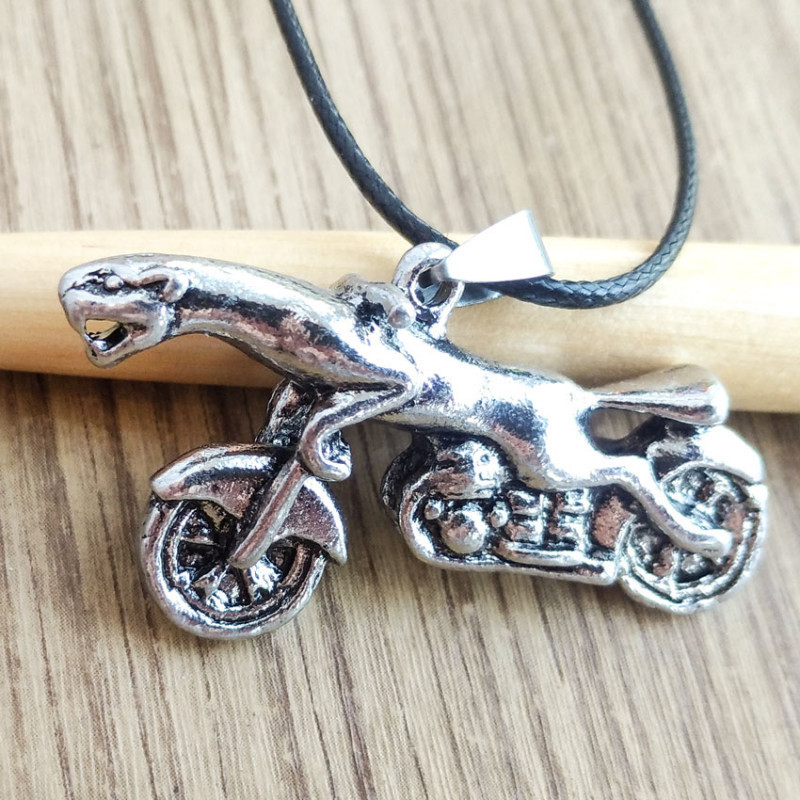 Подвеска на шнурке Ягуар на мотоцикле Киев - изображение 1