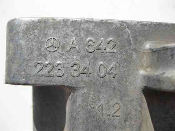 Mercedes-Benz  A6422236404 Кронштейн опори двигуна правий OM642 V6 3.0 cdi E-Class W212 Одесса