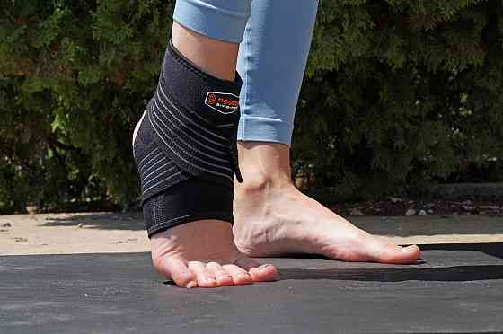 Бандаж на гомілкостоп Power System PS-6013 Neo Knee Support Black/Red (1шт.) M Кам'янське