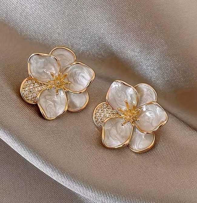 Сережки квітка білі емальовані з кристалами вінтажні золотисті жіночі сережки 2 см Київ - фото 4