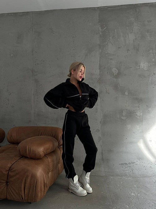 Женский теплый прогулочный костюм: кофта и штаны трехнитка на флисе Черный, 42/46 Одесса - изображение 4