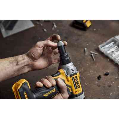 Заклепочник DeWALT 18 В XR Li-Ion, 20 kN, d.закл.=4.8-6.4 мм (без АКБ и ЗУ) (DCF414NT) Винница
