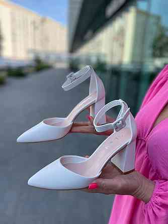 L&M Босоніжки на літо жіночі на підборах зі штучної шкіри із закритим носком білі L&M Y102-3 р. Киев