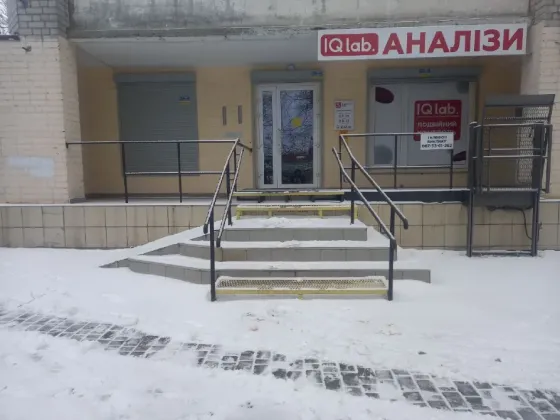 Суборенда 80 м2\ оренда 107 м2 на Робочій 160. Червона лінія, окремий вхід, 2 великих вікна на червону лінію. Власний туалет, точки води і каналізації Дніпро