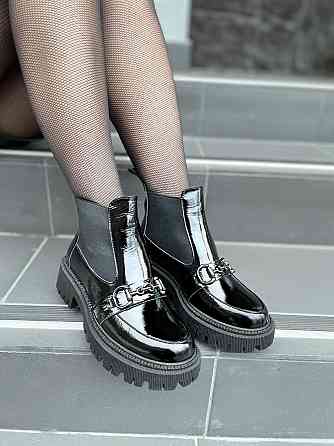 SOTHBY'S Жіночі черевики Sothby 's чорні шкіра лакована розмір 36-39 (M-1075) Коломыя