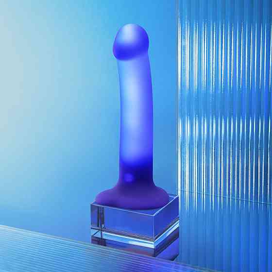 Дилдо, що світиться Strap-On-Me Glow-LED Dildo Purple - M Sex Aura Київ