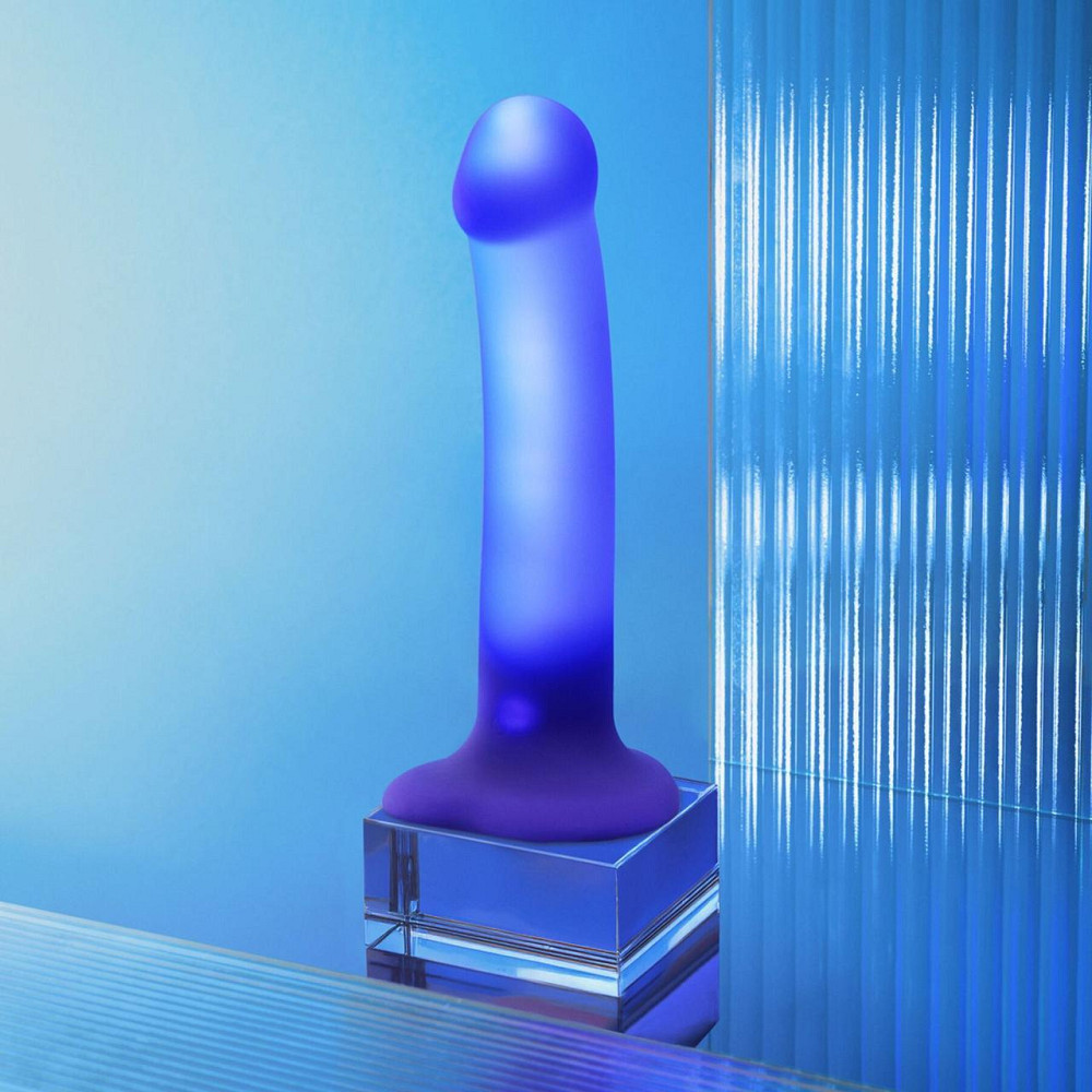 Дилдо, що світиться Strap-On-Me Glow-LED Dildo Purple - M Sex Aura Київ - фото 5