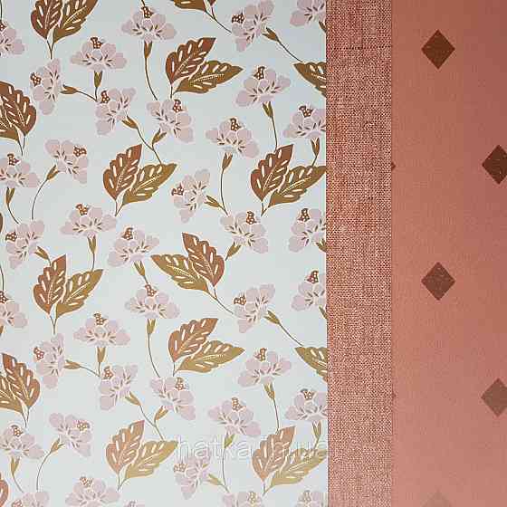 Шпалери вінілові на флізелін Caselio Mystery 0.53х10 м маленькі яскраві квіти листя рожеві золотисті на білому Київ