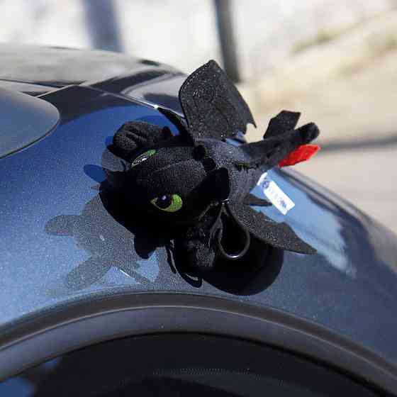 Мягкая игрушка на машину Дракон Беззубик на клейкой основе + карабин,20см / Плюшевая игрушка в машину SBR Киев