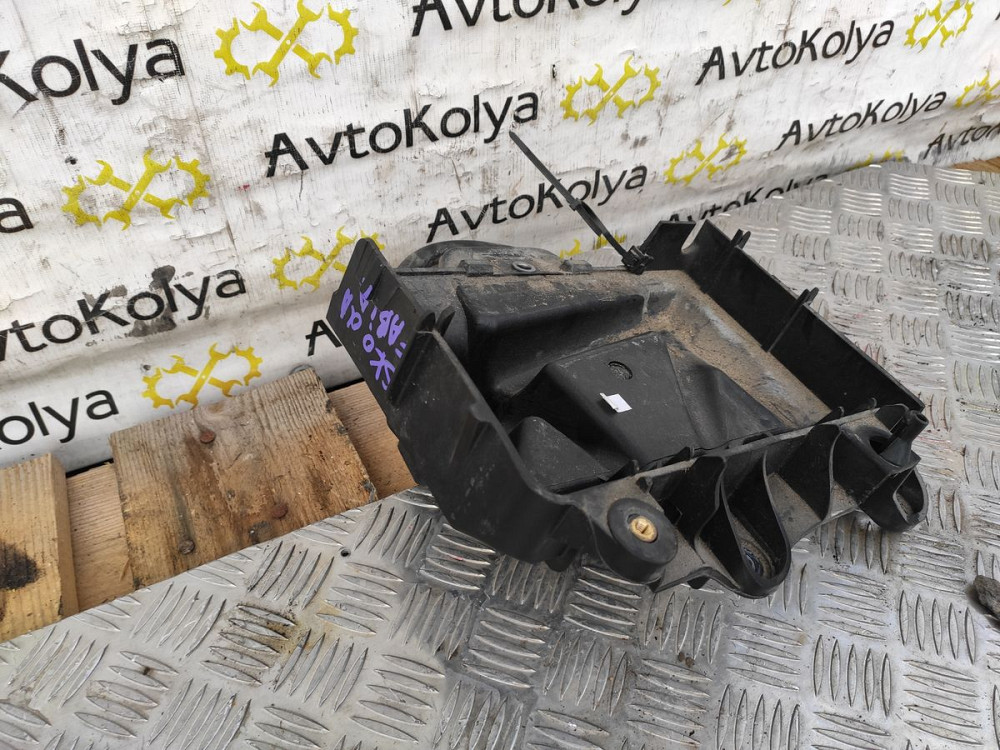 Корпус під акумулятор Skoda Fabia 2007-2014 (6R0915331) Ковель - фото 1