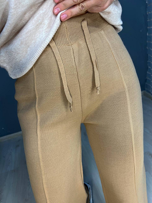 Брюки женские My fashion 202401 клеш от бедра со стрелкой шнурок га талии машинная вязка one size, карамель, one size Киев - изображение 9