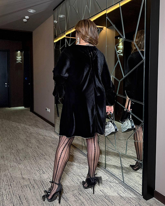 Жіноча приваблива оксамитова сукня прямого силуету Одеса - фото 5