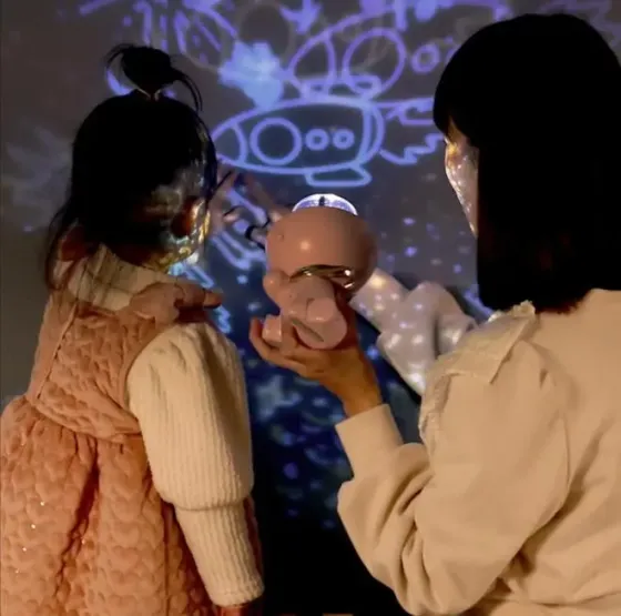 Проектор - ночник с вращением 360°, 12 сменных слайдов, LED настольная лампа Коломыя