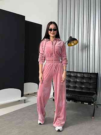 Велюровый костюм-двойка с укороченными худыми и свободными брюками, малина, размер 52-56 Лубны