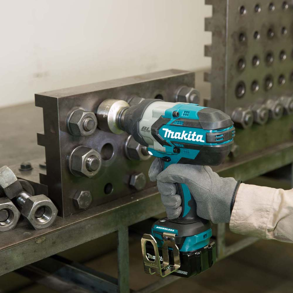 Професійний акумуляторний ударний гайкокрут Makita DTW 1002 RTJ : з АКБ 2-шт 18 V  5 Аh, 1000 Нм, 1/2" Київ - фото 7