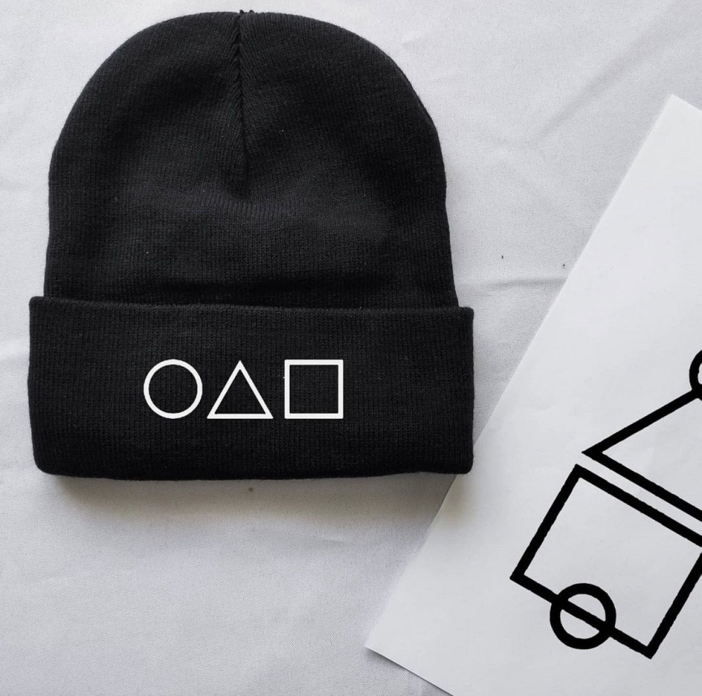 Теплая шапка с логотипом из сериала - 