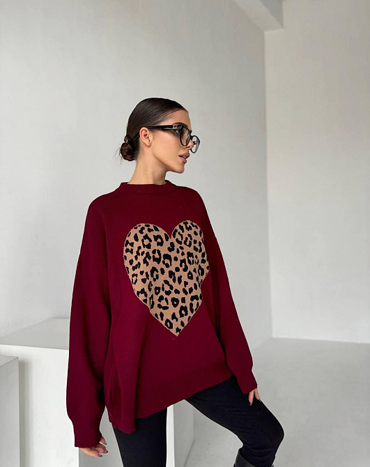 Жіночий стильний светр оверсайз із серцем Бургунді Одеса - фото 7