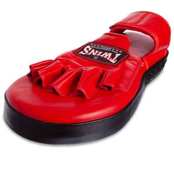 Лапа Пряма подовжена для боксу та єдиноборств TWINS PML-9-R права розмір 36x19x6 см червоний Київ