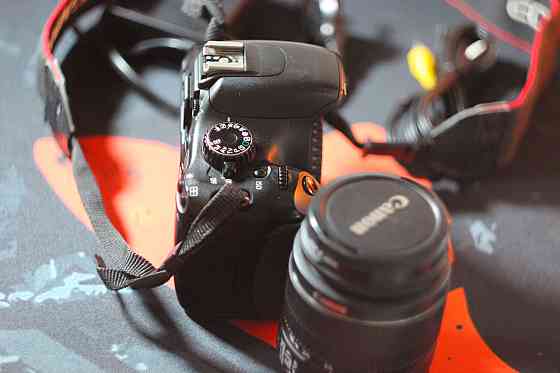 Дзеркальний фотоапарат Canon EOS 550D Дзеркалка.Комплект. Б\У Київ