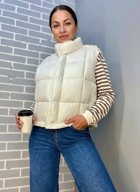 Жилетка женская Lady Yep 9039 стеганная короткая вставка из экокожи молочная, молочний, 44 Киев - изображение 17