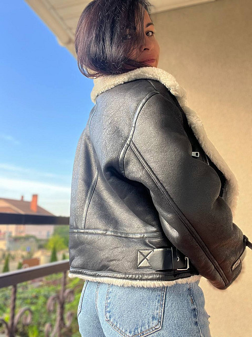 Дублянка жіноча Aftf Basic 2418 косуха укорочена блискавка біле хутро чорна, чорний, S Київ - фото 5