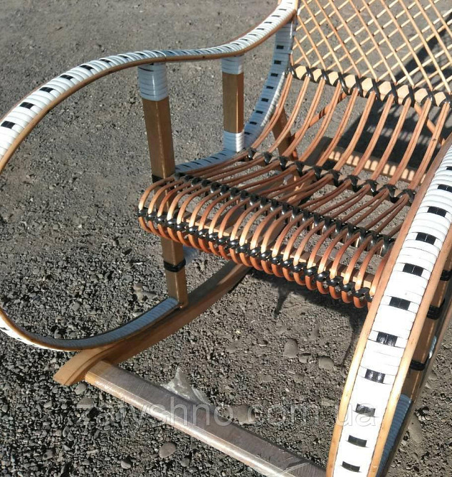 Біла крісло гойдалка з ротанга та лози Київ - фото 5