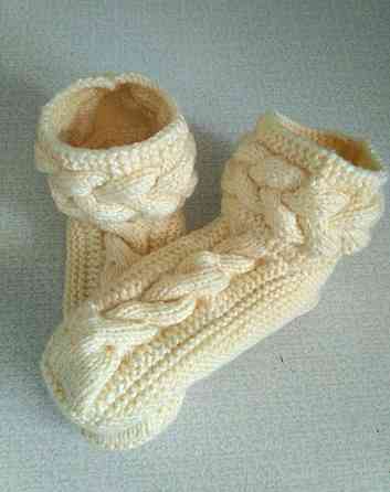 Домашние теплые комнатные  тапочки носки, цвет молочный, ручная работа топ Юрма одяг Киев