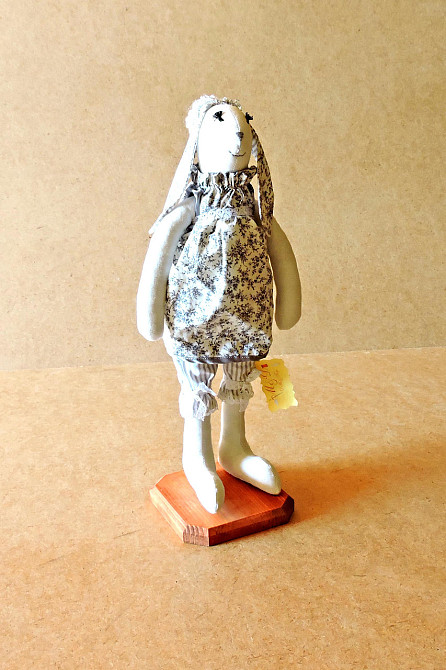 Подставка для кукол 