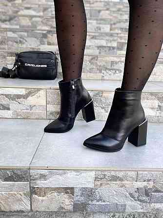 Wright Стильні черевики жіночі демісезонні весна-осінь чорні з натуральної шкіри на підборах р. Коломыя