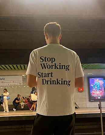 Футболка оверсайз «Stop Working Start Drinking» L, Чорний Чернівці
