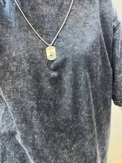 Футболка жіноча YUJIE YISHANG 8612 варена оверсайз порізана з кулоном one size чорна, чорний, one size Київ - фото 3