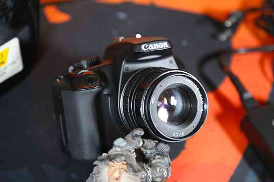 Зеркальный фотоаппарат Canon EOS 1000D + 18-55мм. Комплект. Б\У Киев