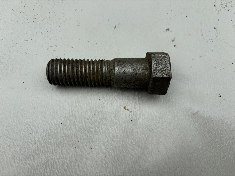 Болт крепления вкладыша задней ступицы ЮМЗ. 40-3104023. Харьков - изображение 1